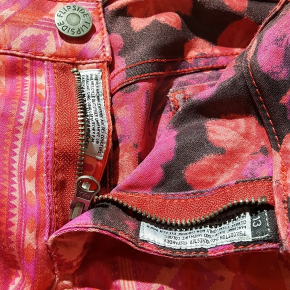 Flip Side Reversible Jeans Fuscia Floral/Aztec Skinny Jeans Size 13 (33x30) - Picture 8 of 15